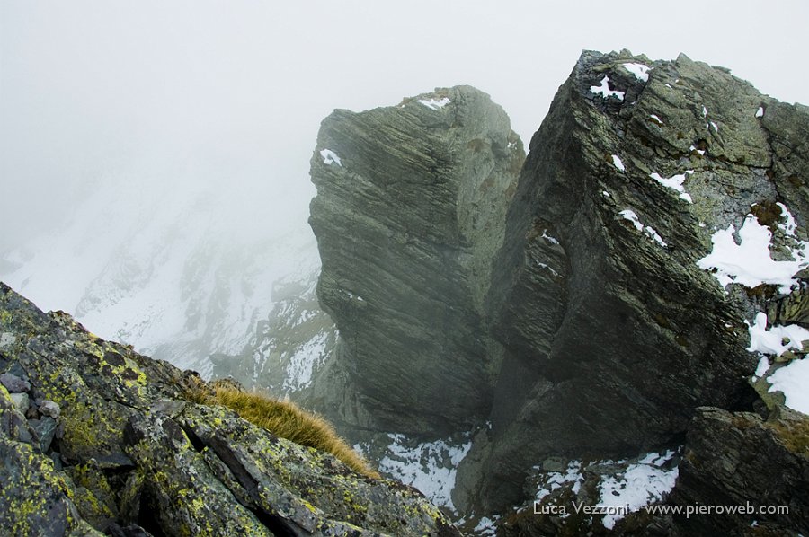 21- Speroni rocciosi dalla cima del Valletto.jpg